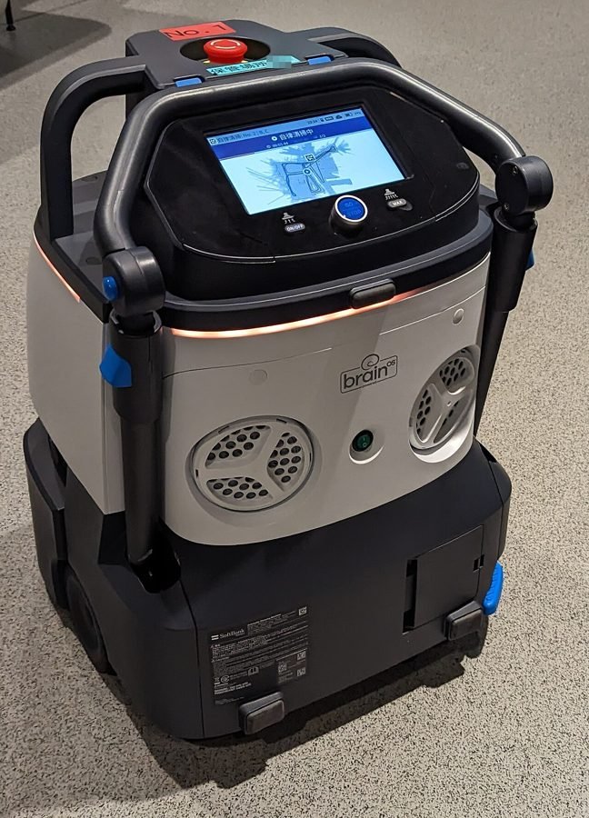 Autonomous indoor cleaning robot that plans its own path