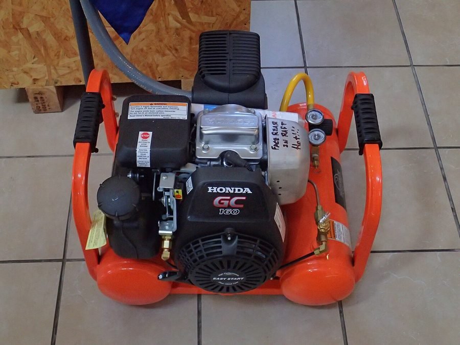 Portable petrol-driven air compressor