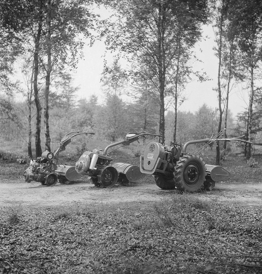 Two-wheel walking tractor tilling ground